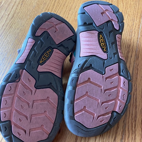 2 pairs girls Merrell/Keen - Picture 6 of 12